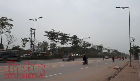 Xe chở vật liệu chạy rầm rầm, tuyến đường Võ Chí Công lại bụi bẩn ô nhiễm ảnh 1